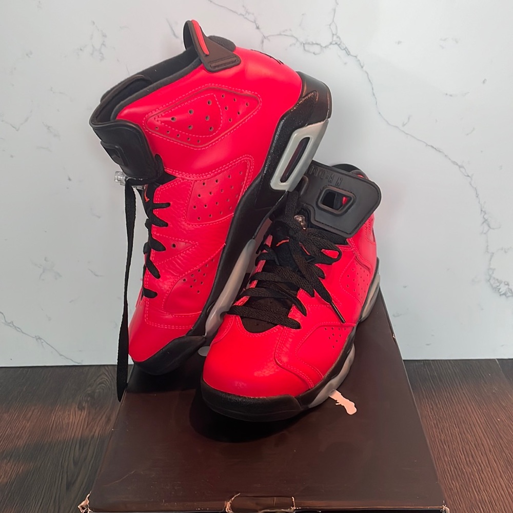 AIR JORDAN 6 Retro BG Size 7Y Women’s Size 8.5/9 Infrared 23 Infrared 23-Black